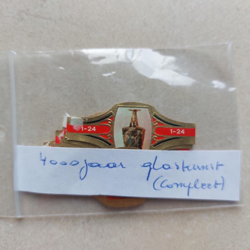Reeks sigarenbandjes: 4000 jaar glaskunst, Ophalen of Verzenden, Sigarenbandjes