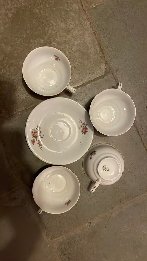 4 tasses vintage avec 1 sous-verre, Enlèvement, Comme neuf