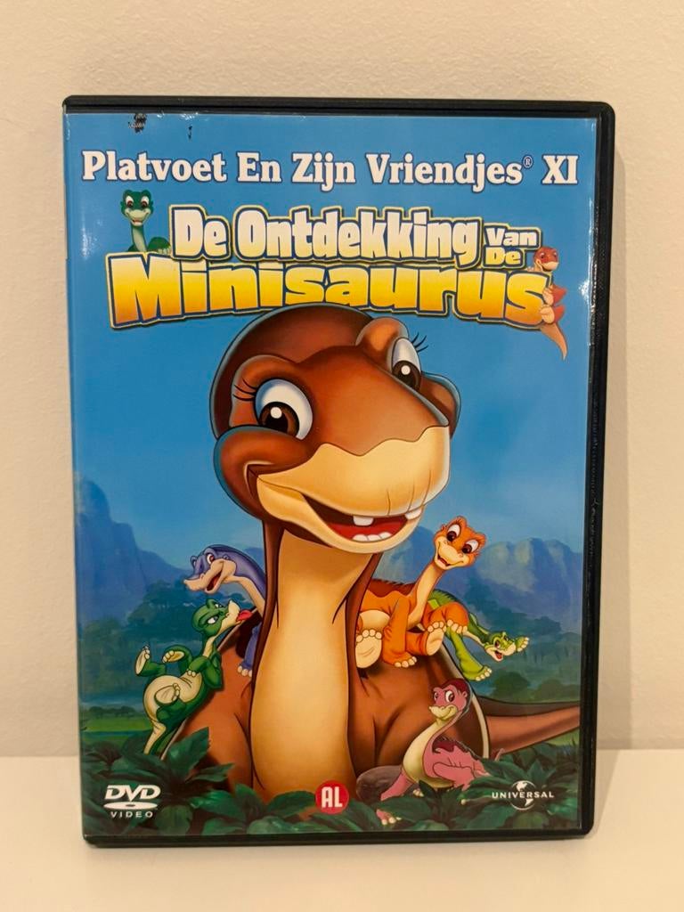 DVD - Universal - Platvoet en zijn vriendjes, Cd's en Dvd's, Ophalen, Zo goed als nieuw