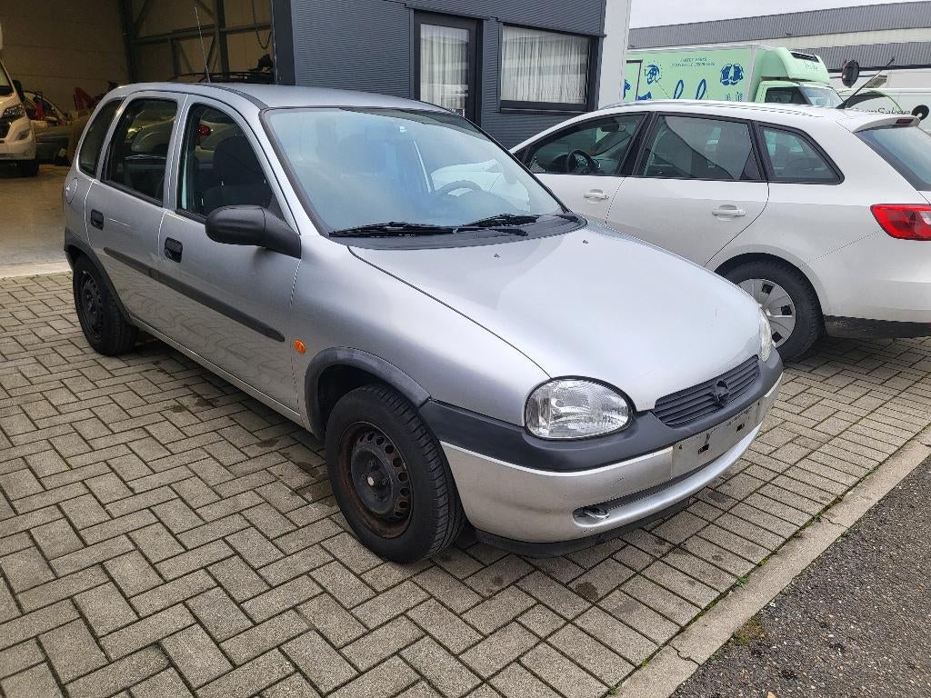 OPEL CORSA 1,2i XE 16v Young Automatique, Autos, Argent ou Gris, Achat, 48 kW, Noir