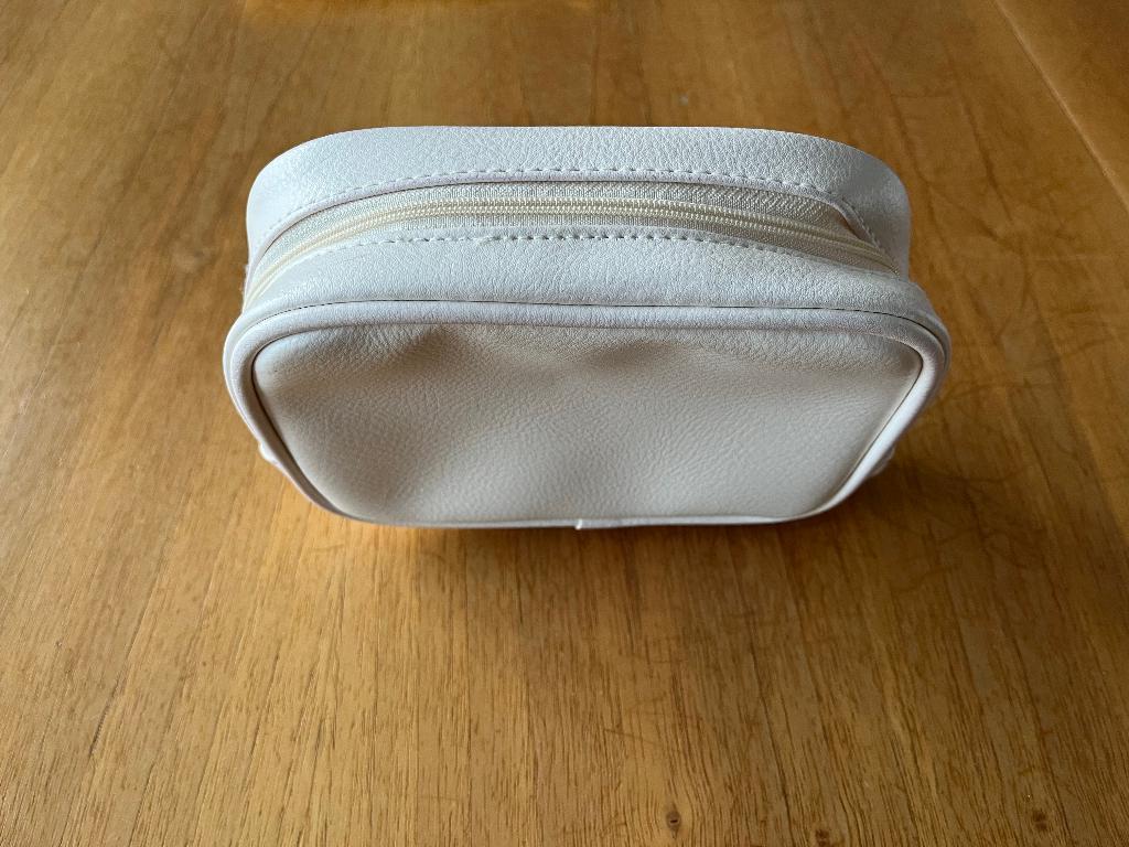 Klein toilettasje, Handtassen en Accessoires, Toilettassen, Ophalen of Verzenden, Zo goed als nieuw, Wit, Dame