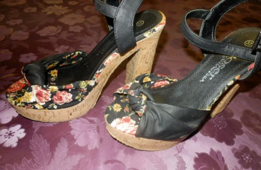 (31) -escarpin noir et rouge femme p.38 - chausséa -, Vêtements | Femmes, Chausséa, Enlèvement ou Envoi, Escarpins, Comme neuf