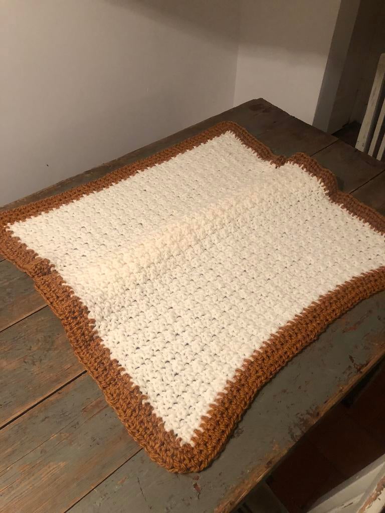 HANDGEMAAKT NIEUW BABYDEKEN WOL CRÈME/OKER WIEG WIKKELDOEK, Ophalen of Verzenden, Nieuw, Minder dan 70 cm, Deken
