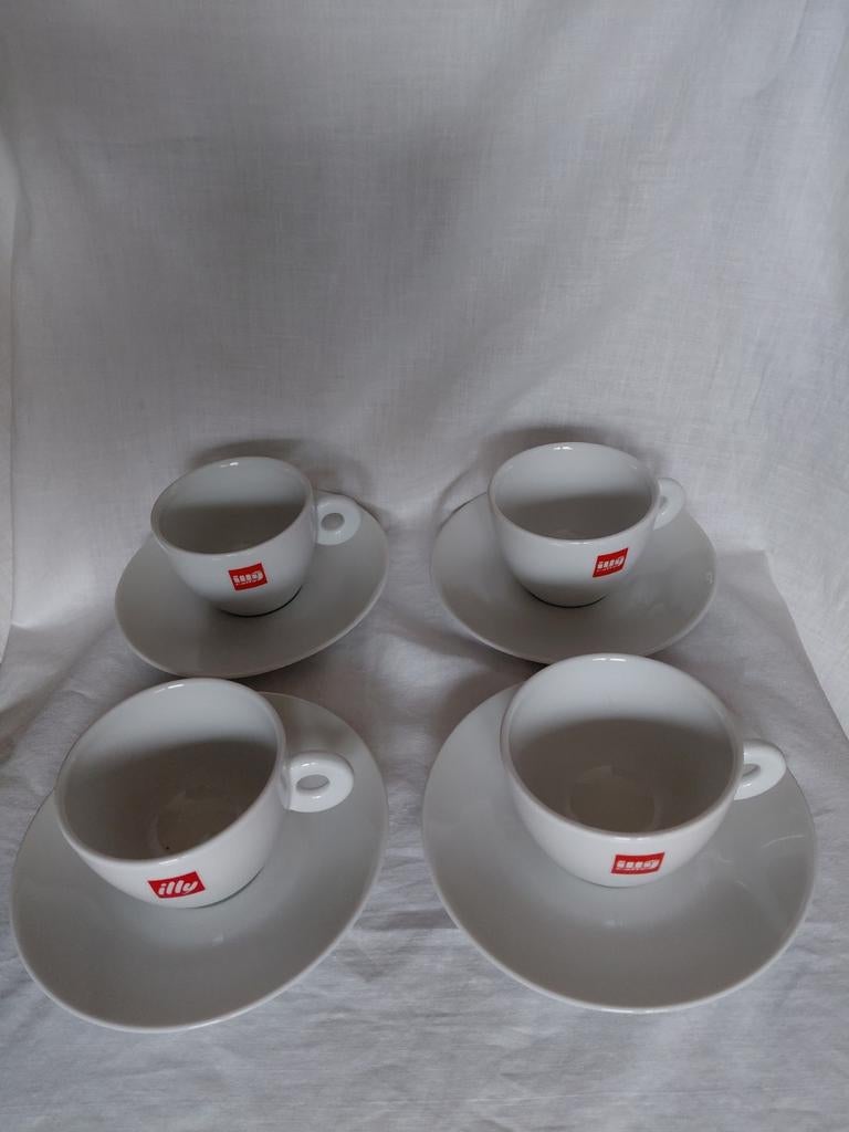 4 Illy koffiekopjes en -schotels, Verzamelen, Porselein, Kristal en Bestek, Gebruikt, Kop en/of schotel, Porselein, Ophalen of Verzenden
