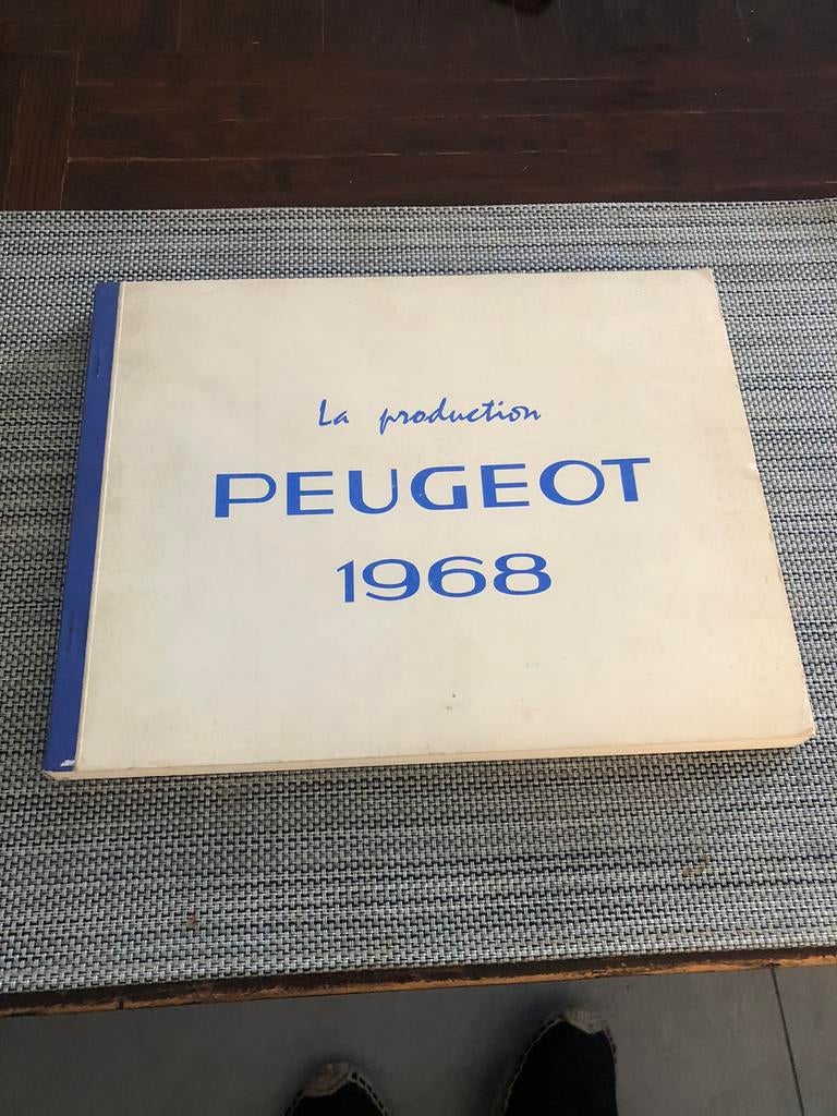 la production Peugeot 1968   204 404 j7, Boeken, Auto's | Boeken, Ophalen, Zo goed als nieuw, Peugeot