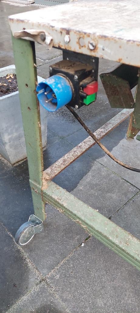 Table de scie, 1200 watts ou plus, 30 à 70 mm, Enlèvement, Utilisé