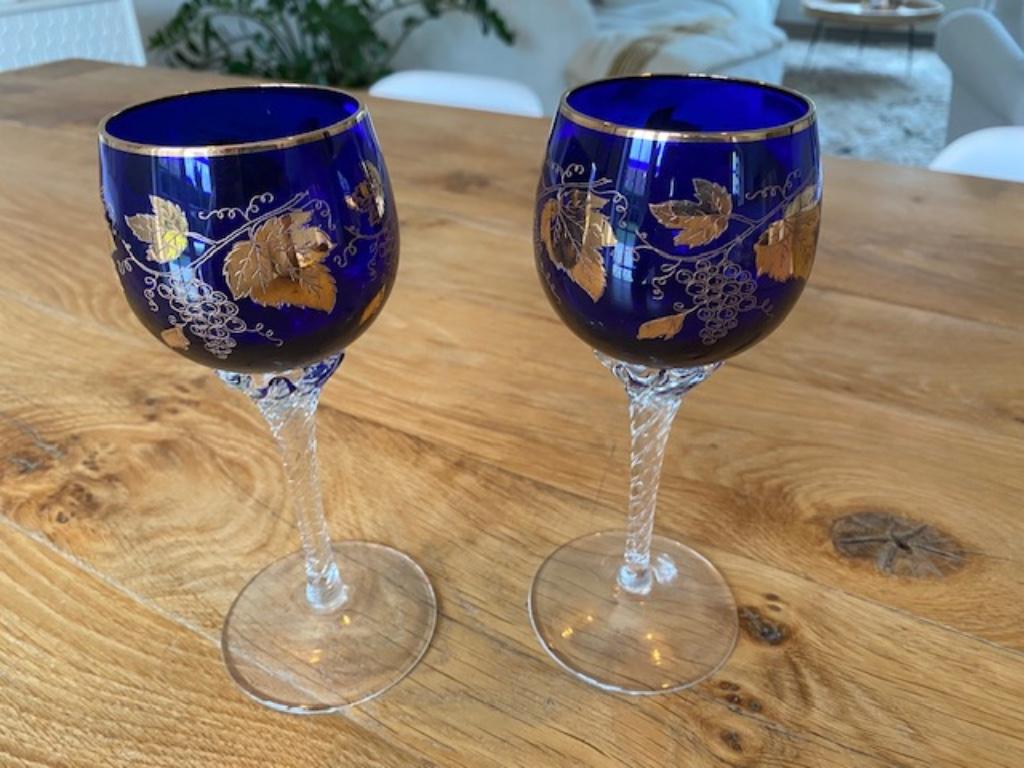 2 blauwe wijnglazen met goud versierd Murano, Verzamelen, Glas en Drinkglazen, Ophalen of Verzenden, Zo goed als nieuw, Overige typen
