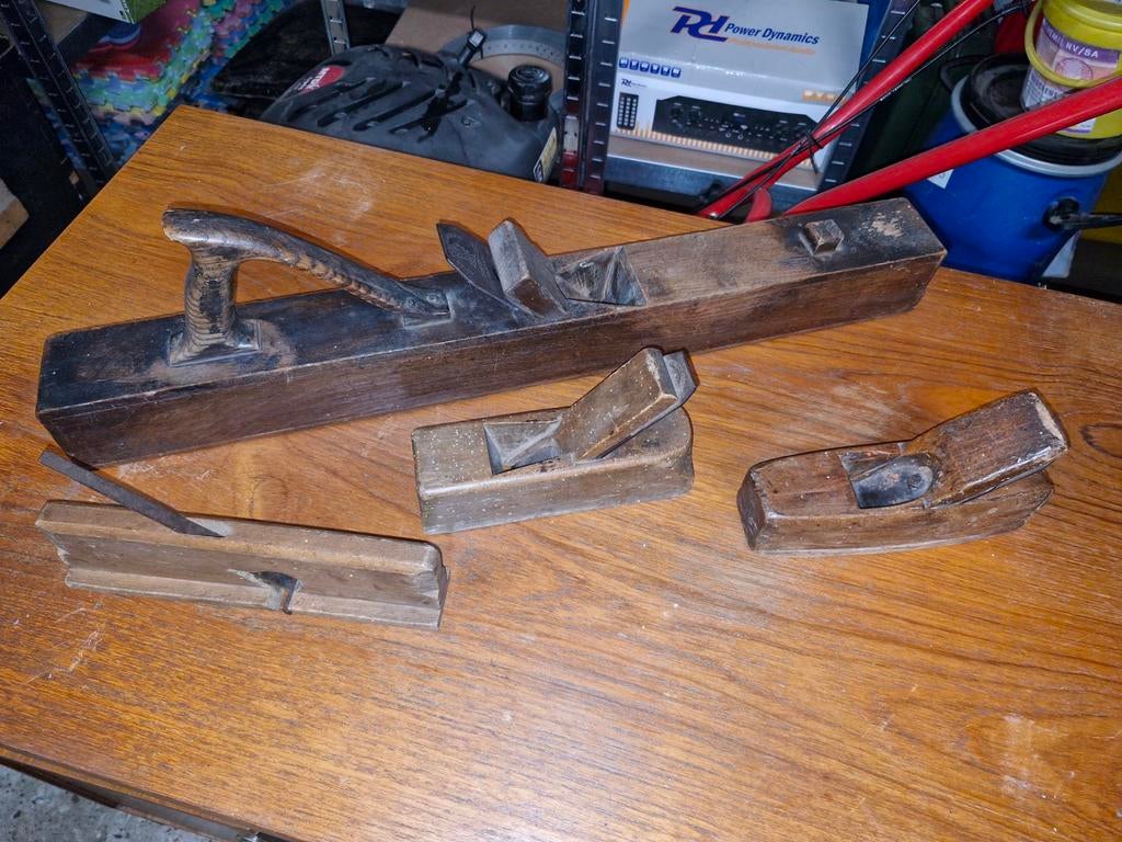 Ancienne raboteuse en bois, grande et petite, Enlèvement