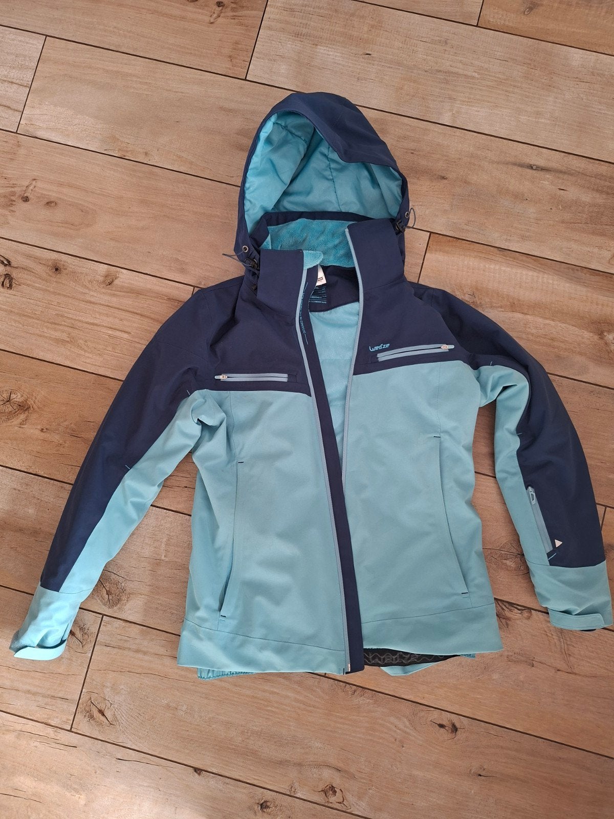 ski jas van het merk Wedze te koop voor 25€. Maat large, Ophalen, Blauw, Maat 42/44 (L), Zo goed als nieuw