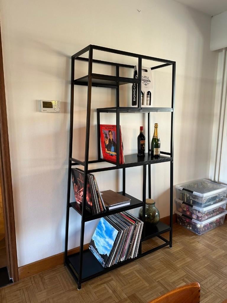 Zwart metalen wandrek, Huis en Inrichting, Woonaccessoires | Wandplanken en Boekenplanken, Ophalen, Zo goed als nieuw