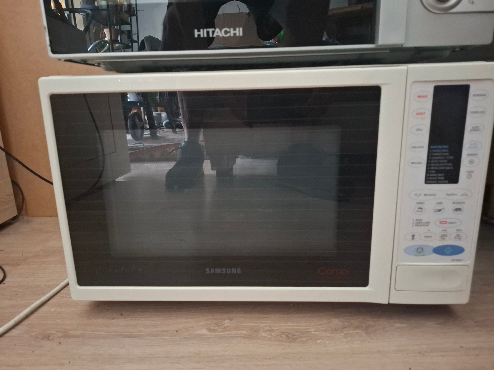 Samsung combi oven 900watt met grill. Nieuwstaat., Elektronische apparatuur, Microgolfovens, Ophalen, Grill