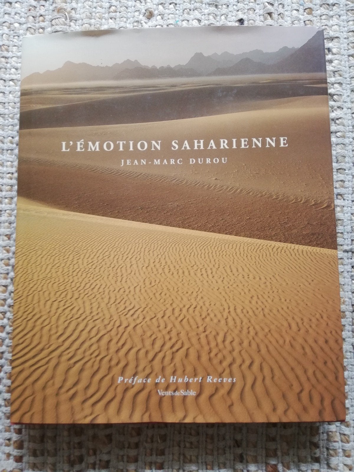 livres sur le Sahara en parfait état, Enlèvement