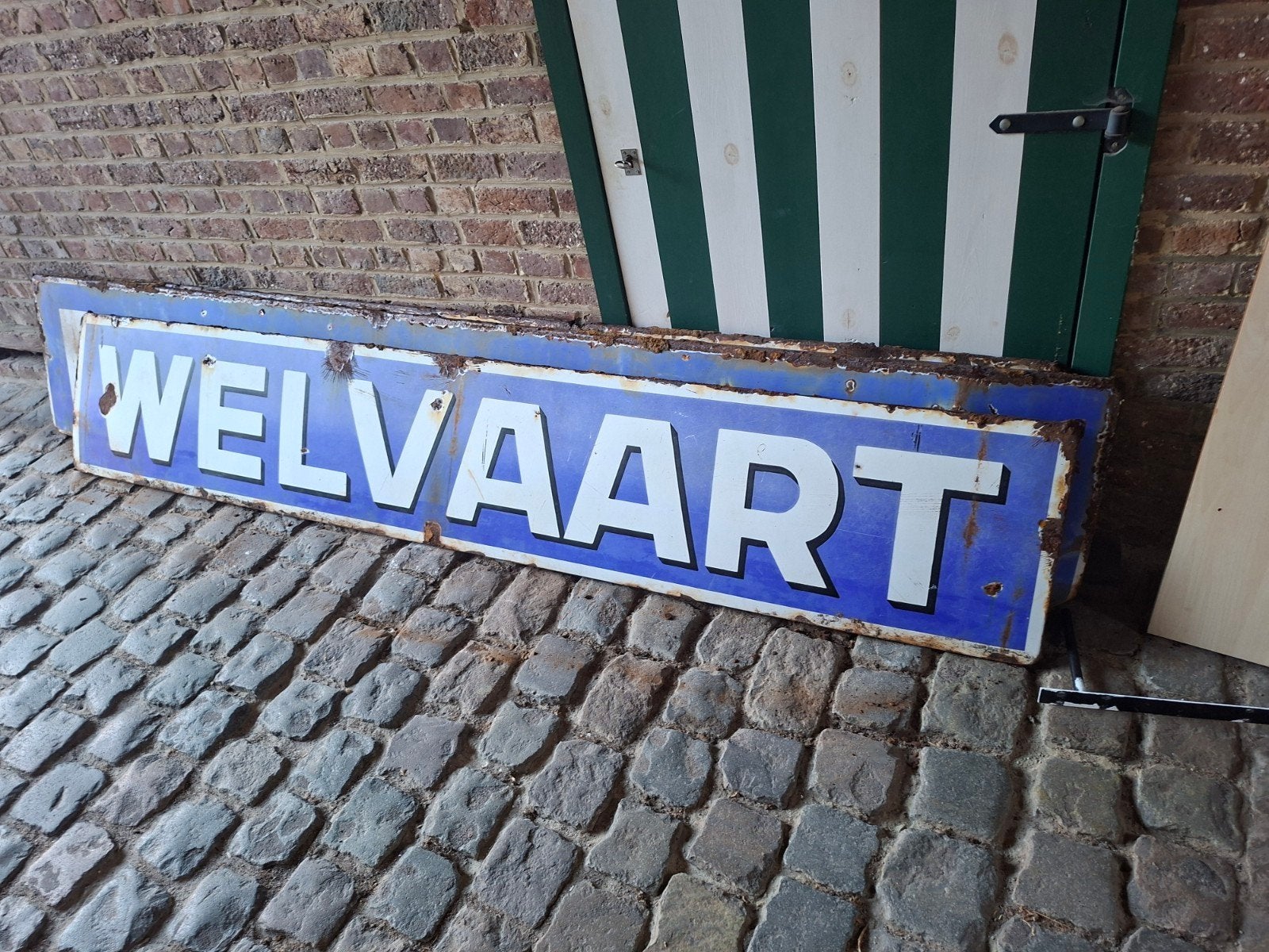 grote emailleborden welvaart en bien etre, Ophalen