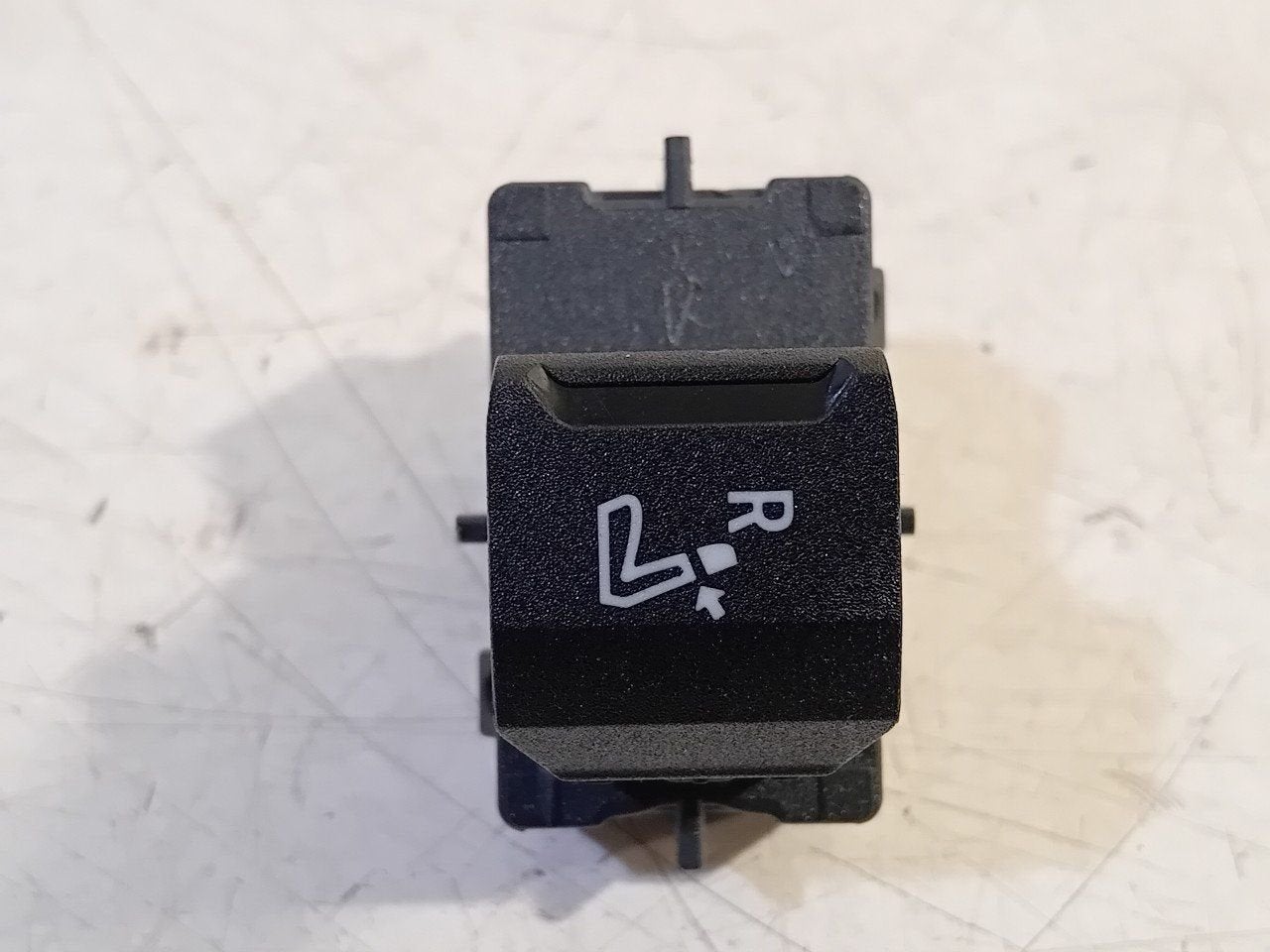 Stoelverstelling schakelaar BMW iX, Onderdelen@venauto.nl, Van der Ven Autorecycling B.V., Gebruikt, Ettenseweg 76, 4706 PB Roosendaal, The Netherlands