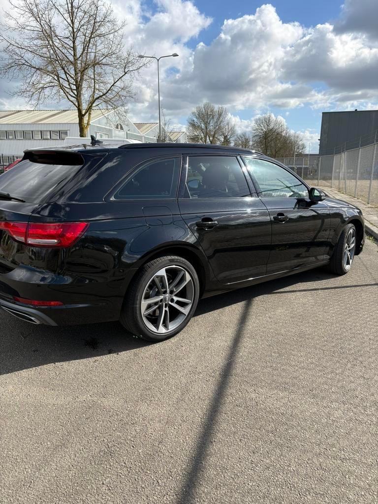 Hele mooie Audi A4 avant 2.0tdi uit 2018, Auto's, Audi, Stof, 4 cilinders, A4, Zwart