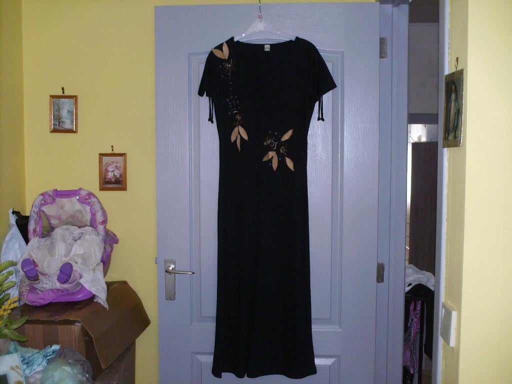 a vendre robe pour dame, Enlèvement ou Envoi, 3 suisses, Sous le genou, Noir