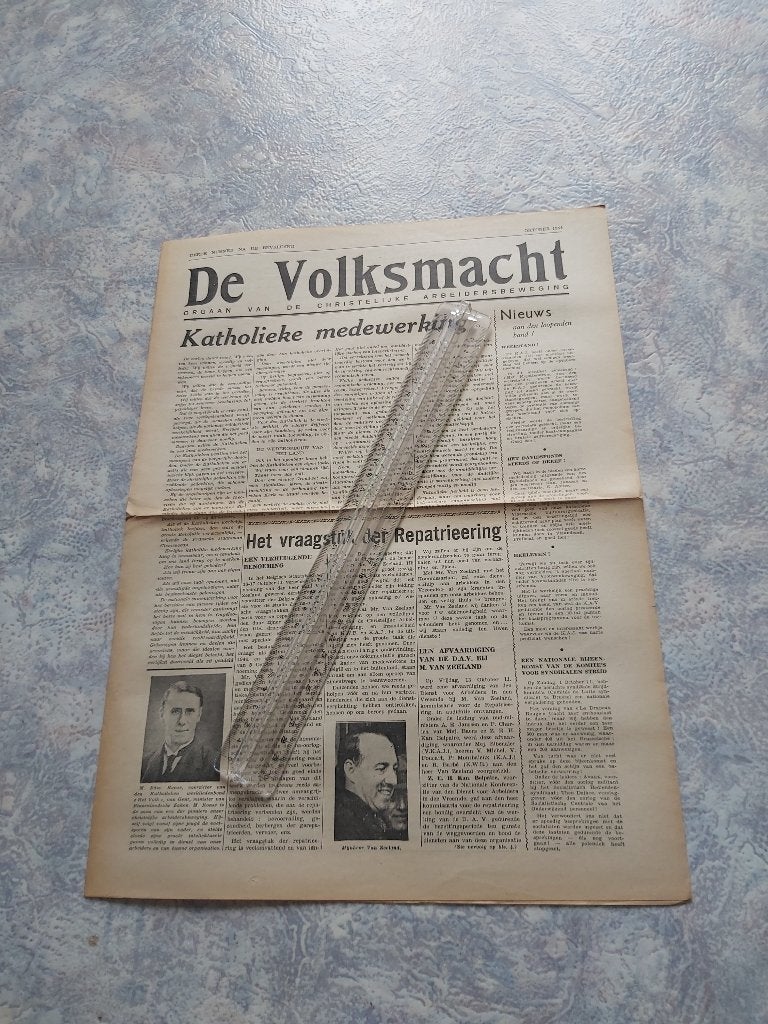 Vlaanderen Arbeider Krant Jezus Kerk Oorlog Beweging 1944, Verzamelen, Ophalen of Verzenden, 1940 tot 1960, Krant