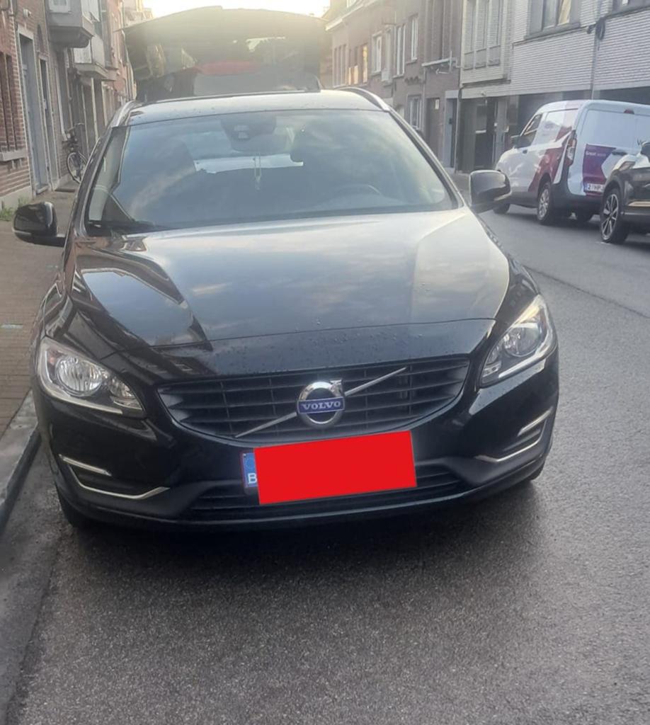 Volvo V60 D2 zwart Euro 6, Auto's, 4 deurs, Zwart, Leder, V60