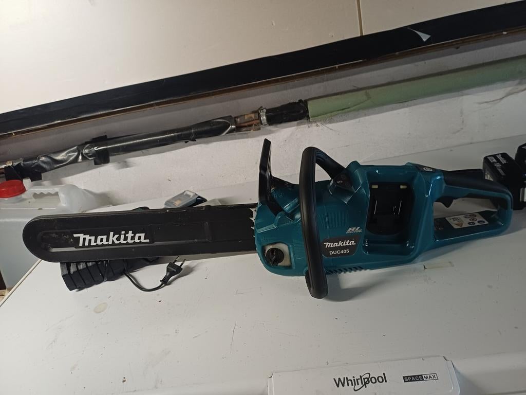 Makita Kettingzaag op batteries, Ophalen, Kettingzaag