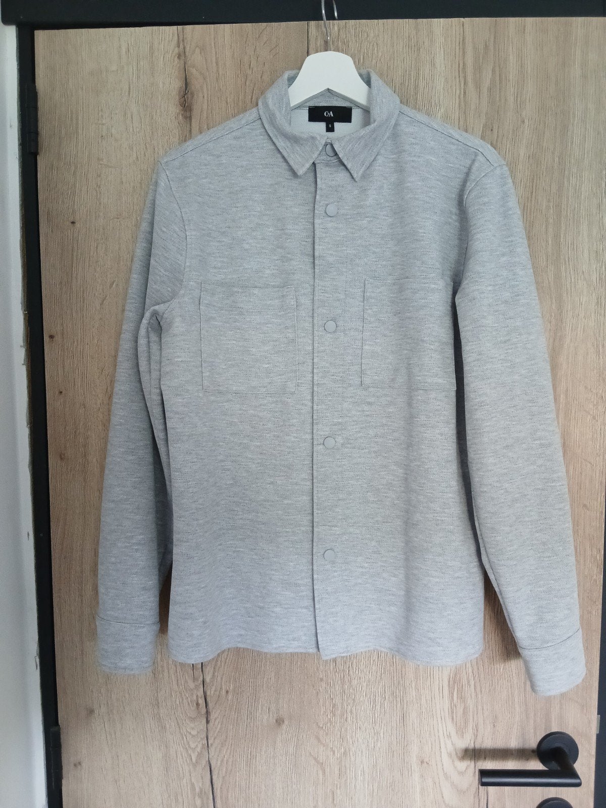 Grijze mannenvest met knopen en zakken op borstkas, Kleding | Heren, Truien en Vesten, Nieuw, Grijs, Maat 46 (S) of kleiner, C&A