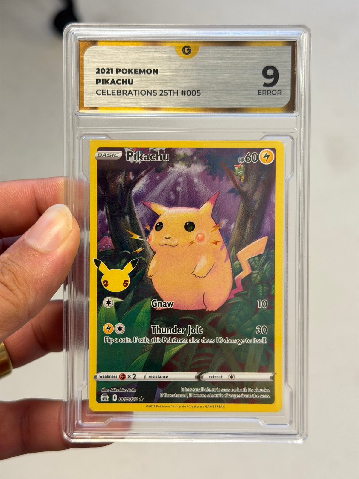 Pikachu 005/025 Celebrations 25th Grade 9 ERROR slab Pokémon, Ophalen of Verzenden, Zo goed als nieuw, Losse kaart, Foil