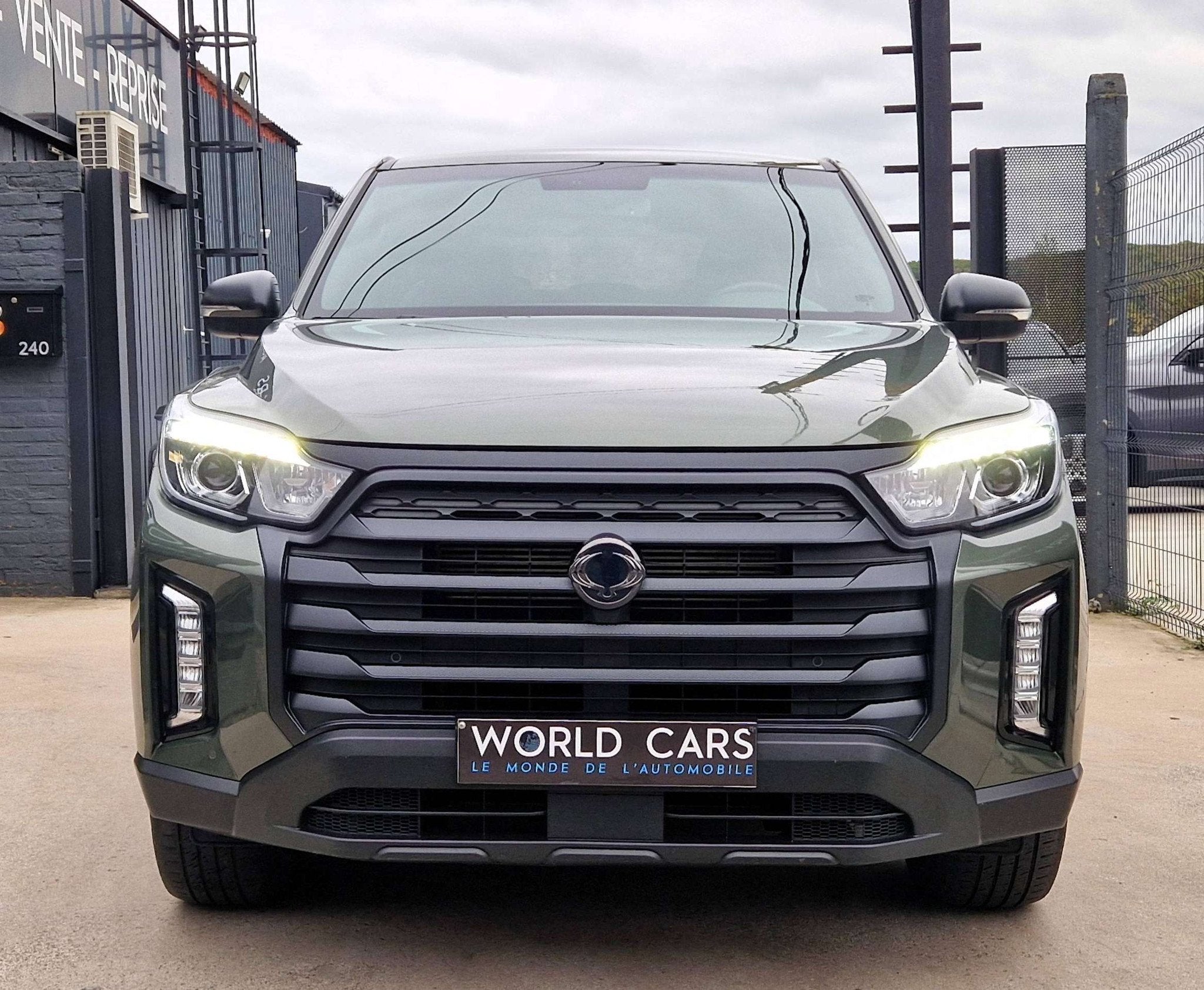 SsangYong Musso 2.2 Turbo e-Xdi 4WD SAPPHIRE TVAC/BTW*IN - B, Auto's, Automaat, 4 deurs, 2157 cc, Gebruikt