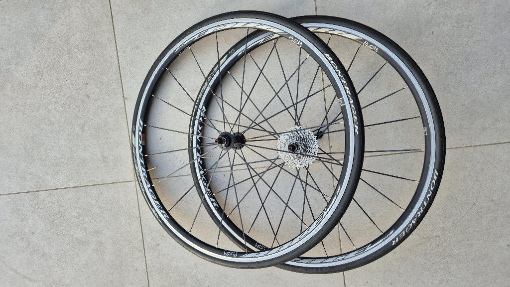 Voor en achter wielen 👍 Racefiets x28, banden “Bontrager”, Fietsen en Brommers, Titanium, Zo goed als nieuw, Bontrager, Racefiets