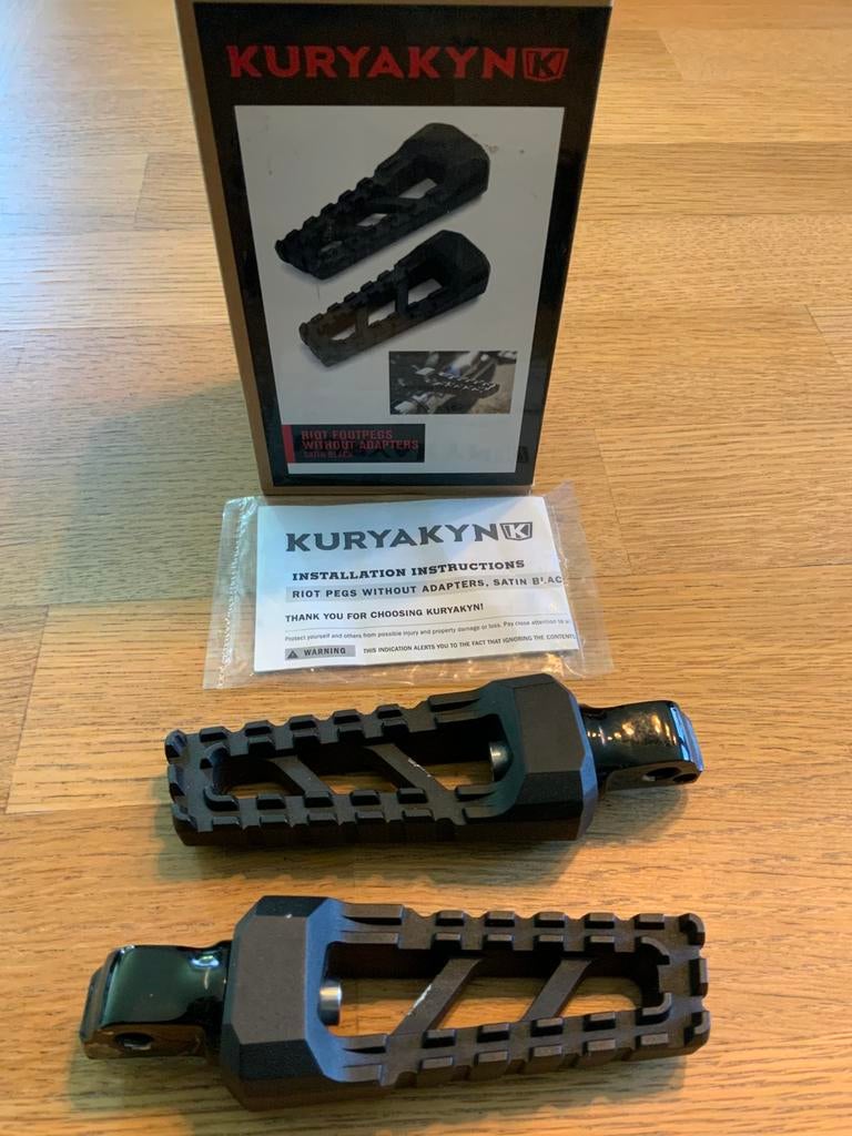 Kuryakyn Riot voetsteun + adaptor for passenger - HD M8, Ophalen of Verzenden, Gebruikt