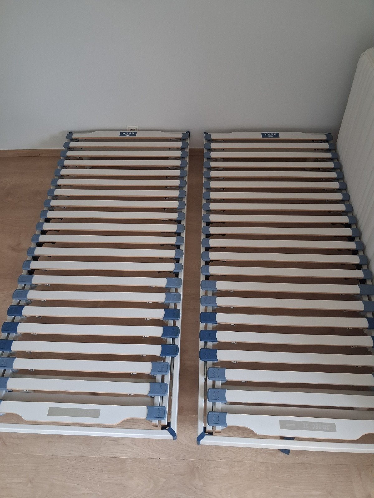 3 sommiers BEKA + 3 Matelas (lot ou par pièce), Huis en Inrichting, Ophalen, Matras