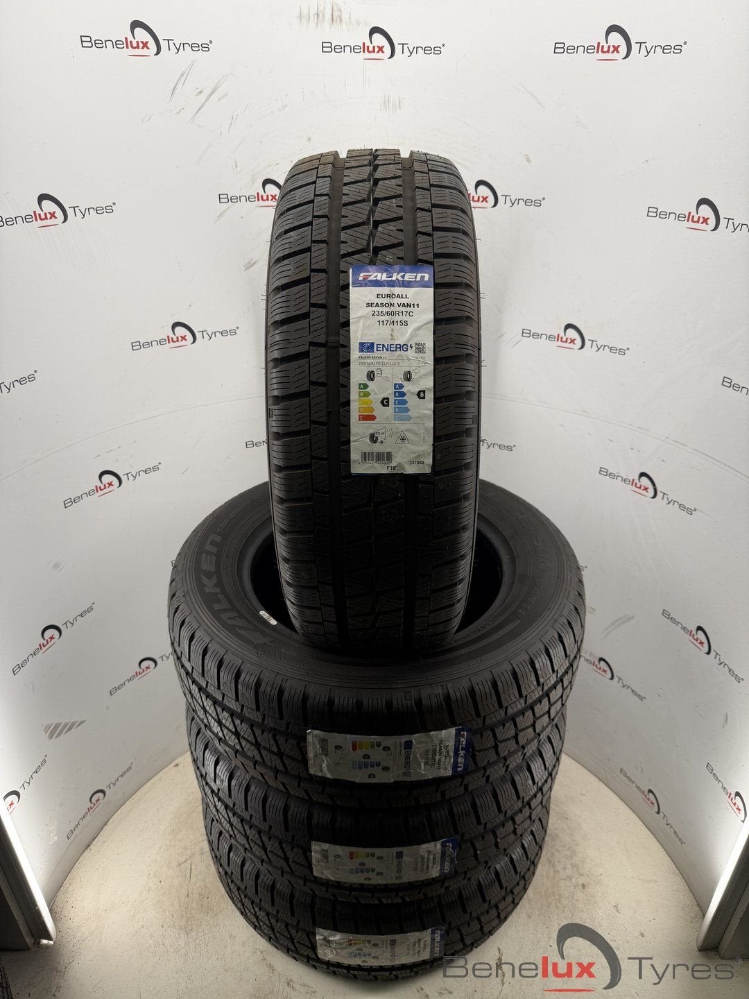 4s 235/60R17c 235/60R17 235/60 R17c R17 235/60/17 2356017, Auto-onderdelen, Banden en Velgen, Ophalen, Bestelwagen, -, -
