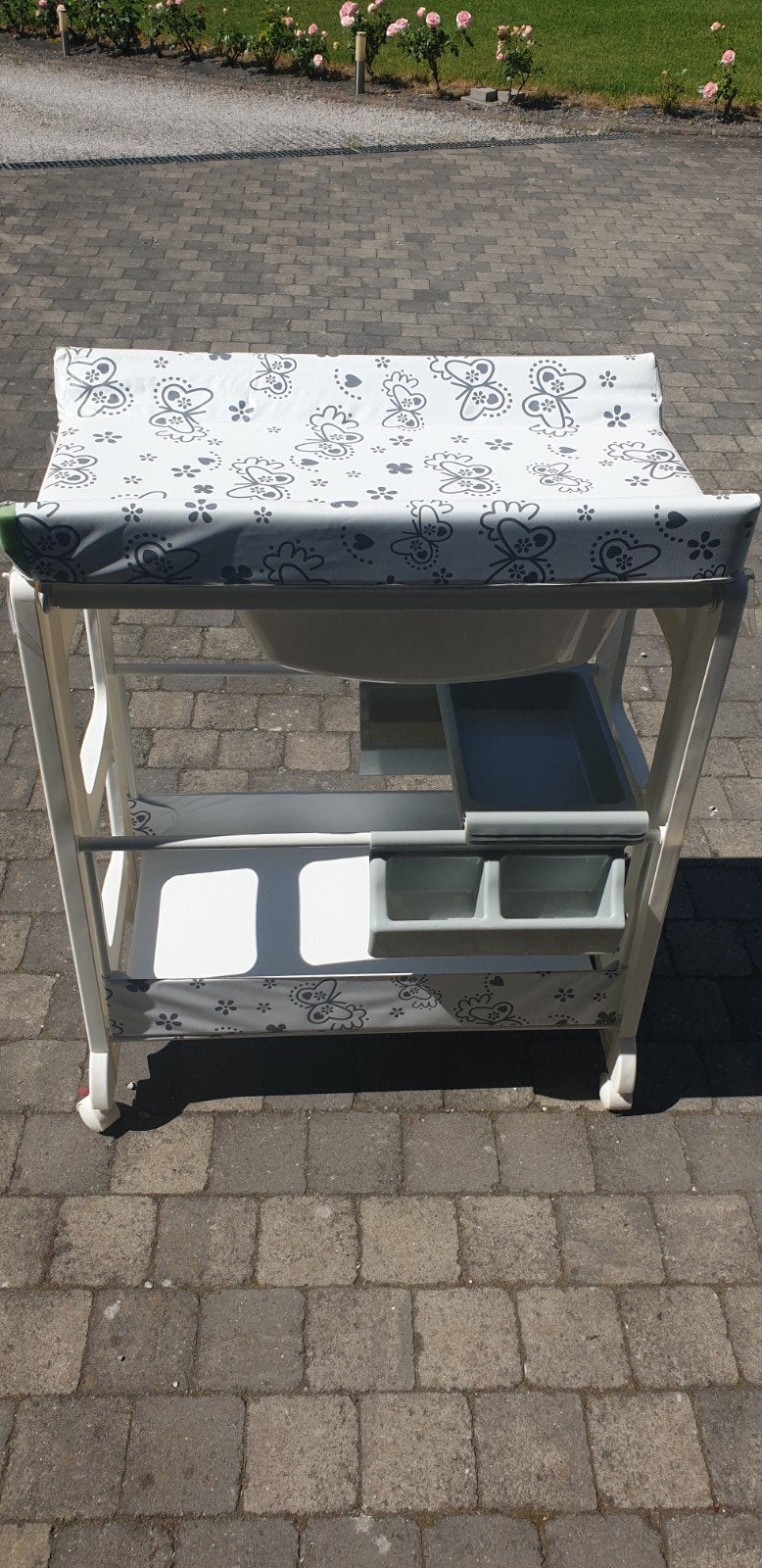 Table a langer avec baignoire, Enfants & Bébés, Enlèvement, Baignoire