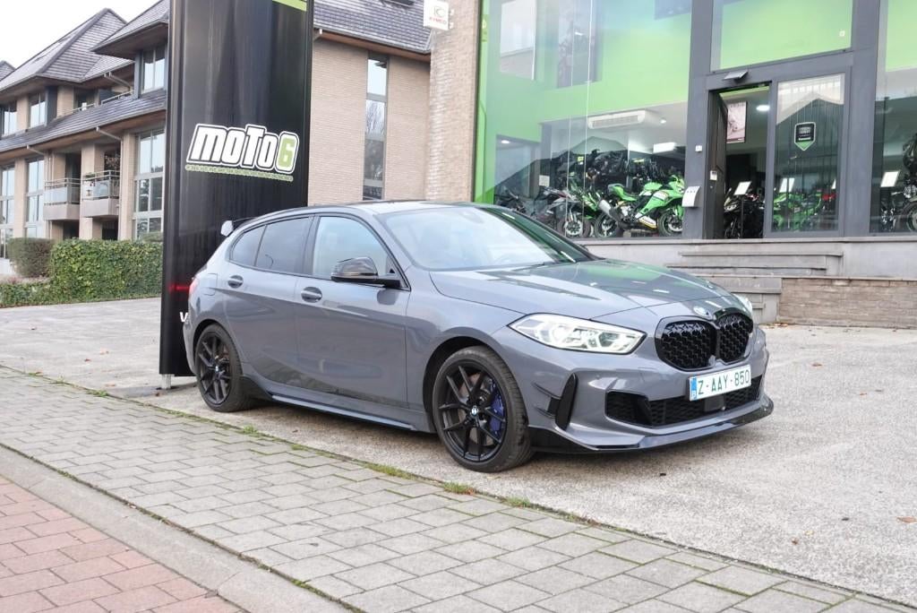 BMW M135i Xdrive, Auto's, Automaat, Navigatiesysteem, Bedrijf, Zilver of Grijs