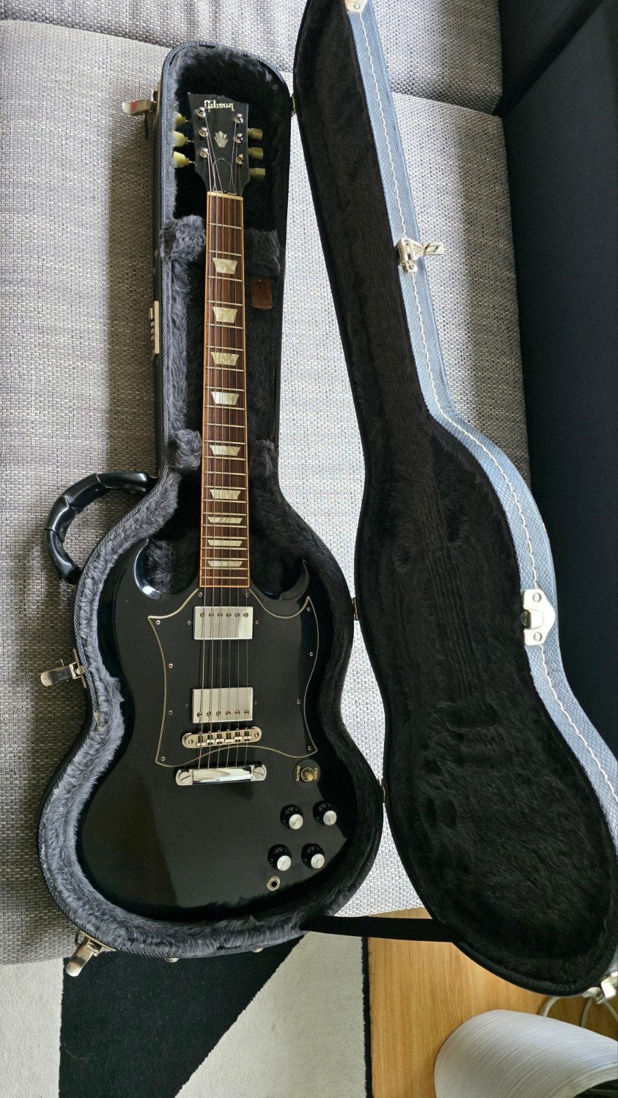 Gibson SG Standard Ebony 2006 + Gibson koffer, Muziek en Instrumenten, Snaarinstrumenten | Gitaren | Elektrisch, Ophalen, Gibson