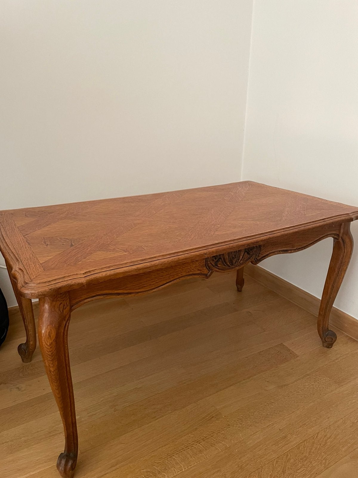 Table basse en chêne, Enlèvement