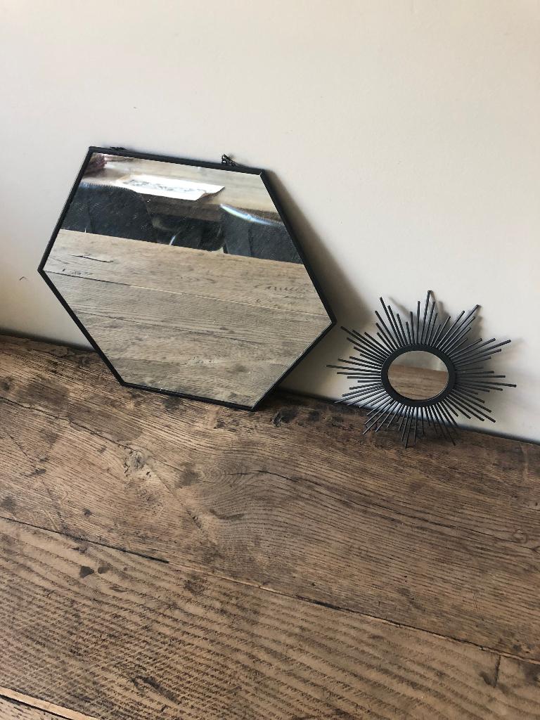 2 spiegeltjes zwarte metalen rand, Huis en Inrichting, Woonaccessoires | Spiegels, Ophalen of Verzenden