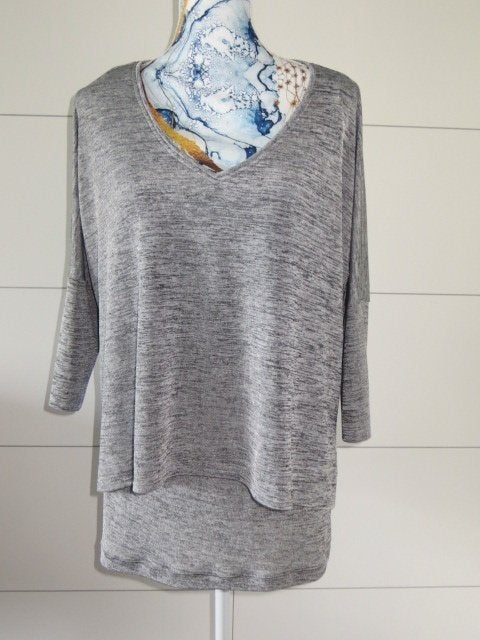 Grijze, gelaagde trui - Joseph Ribkoff - mt 40-42 - tuniek, Joseph Ribkoff, Enlèvement ou Envoi, Taille 38/40 (M), Gris