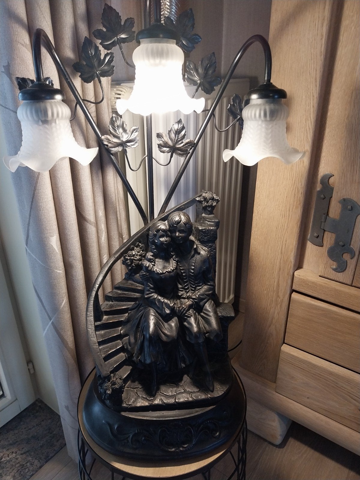 Vintage tafellamp,art nouveau stijl.Met 3 opale glazen kelke, Antiek en Kunst, Ophalen