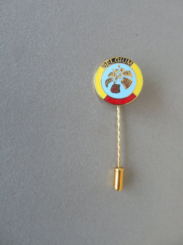 badge pin speldje Belgium souvenir Chocolade ?, Collections, Broches, Pins & Badges, Enlèvement ou Envoi, Comme neuf, Marque, Insigne ou Pin's
