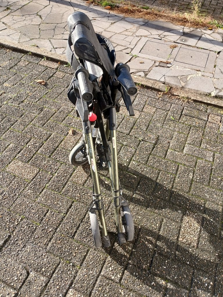 Rollator te koop, nieuwe staat, Diversen, Ophalen, Lichtgewicht, Zo goed als nieuw