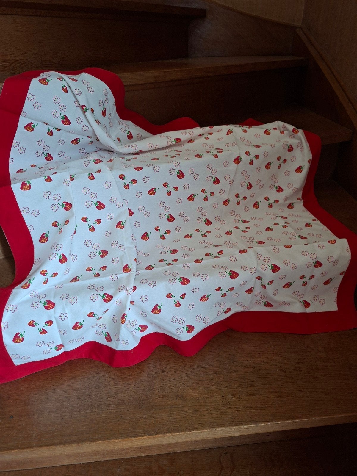 sympa nappe fraises, Enlèvement