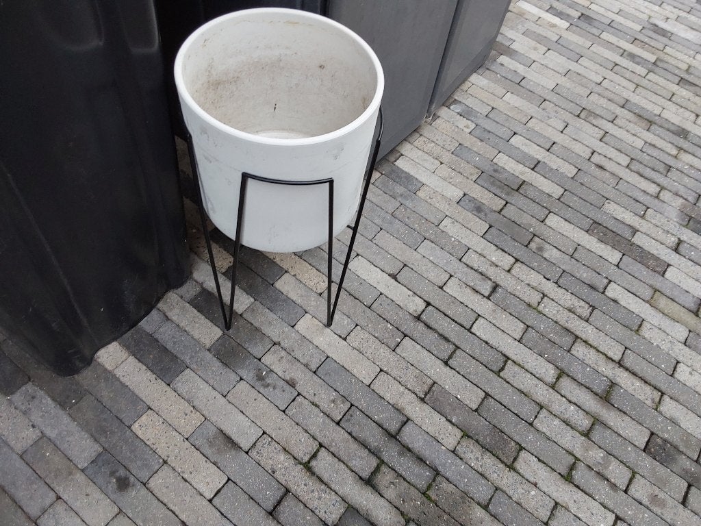 Bloempot op staander, Ophalen, Gebruikt