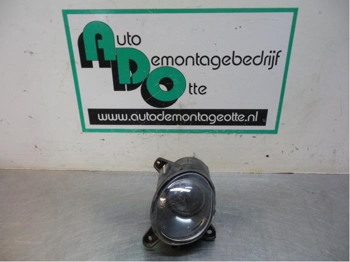 Feu antibrouillard avant gauche d'un Volkswagen Passat (Pass, Volkswagen, -, Utilisé, -