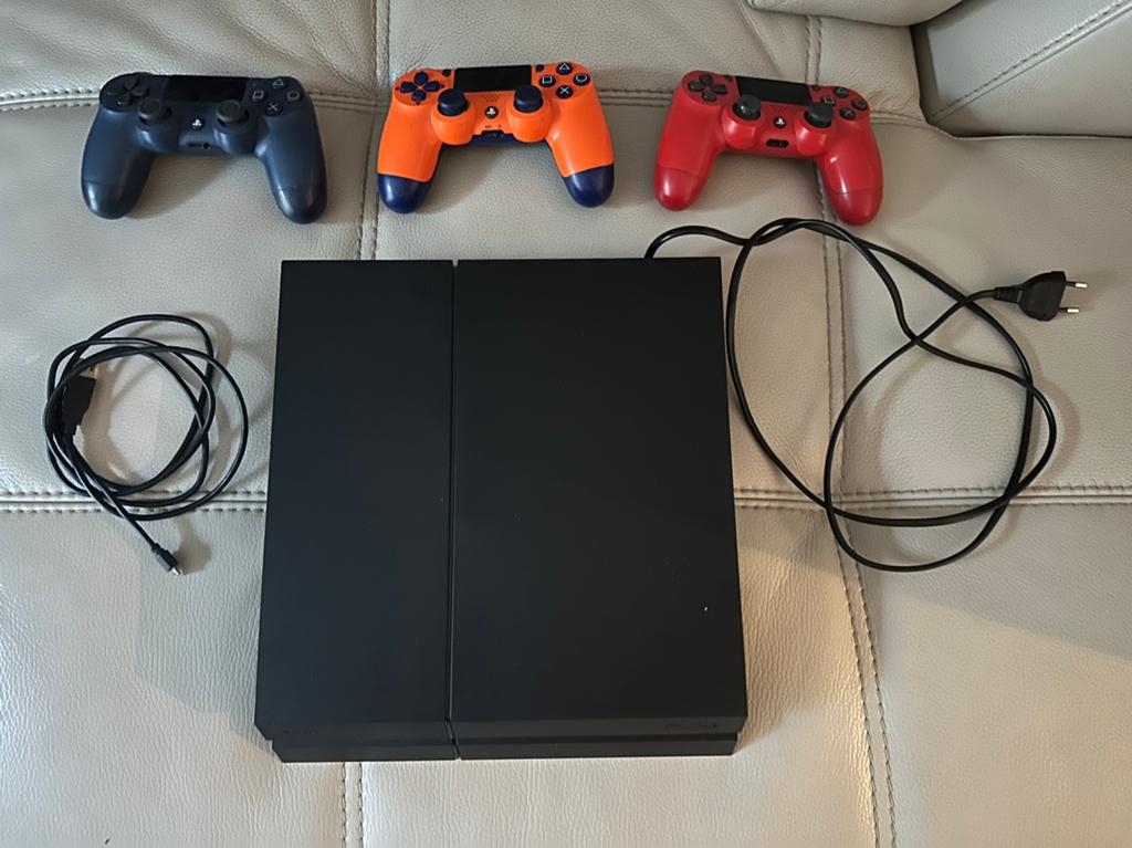 PS4 1 To + 3 manettes, Comme neuf, Avec 3 manettes ou plus, Enlèvement, 1 TB