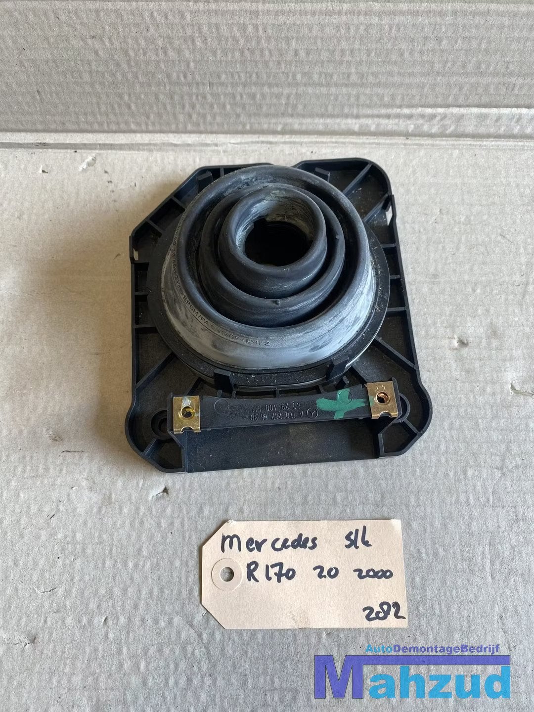 MERCEDES SLK R170 Schakelpook vloer cover A1702670688, Auto-onderdelen, Gebruikt, Mercedes-Benz AG, Mercedes-Benz, Mercedesstrasse 120
70372  Stuttgart, DE