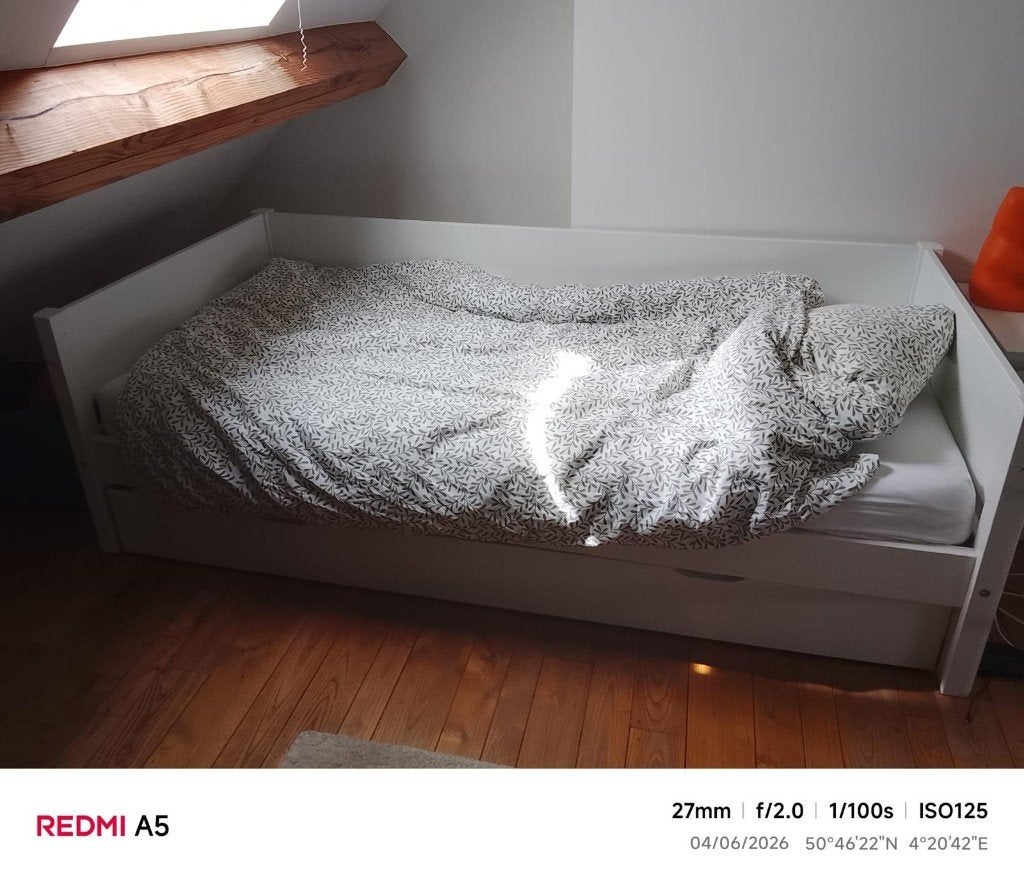 Lit simple avec lit gigogne — FLEXA — Blanc — avec 2 matelas, Huis en Inrichting, Slaapkamer | Bedden, Zo goed als nieuw, Tweepersoons
