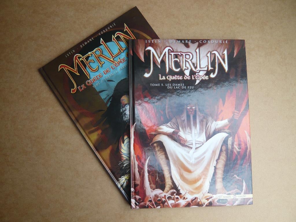 Bd MERLIN – LA QUÊTE DE L'EPEE 3 et 5 (EO état neuf), Ophalen of Verzenden, Zo goed als nieuw, Meerdere stripboeken, DEMARE / ISTIN