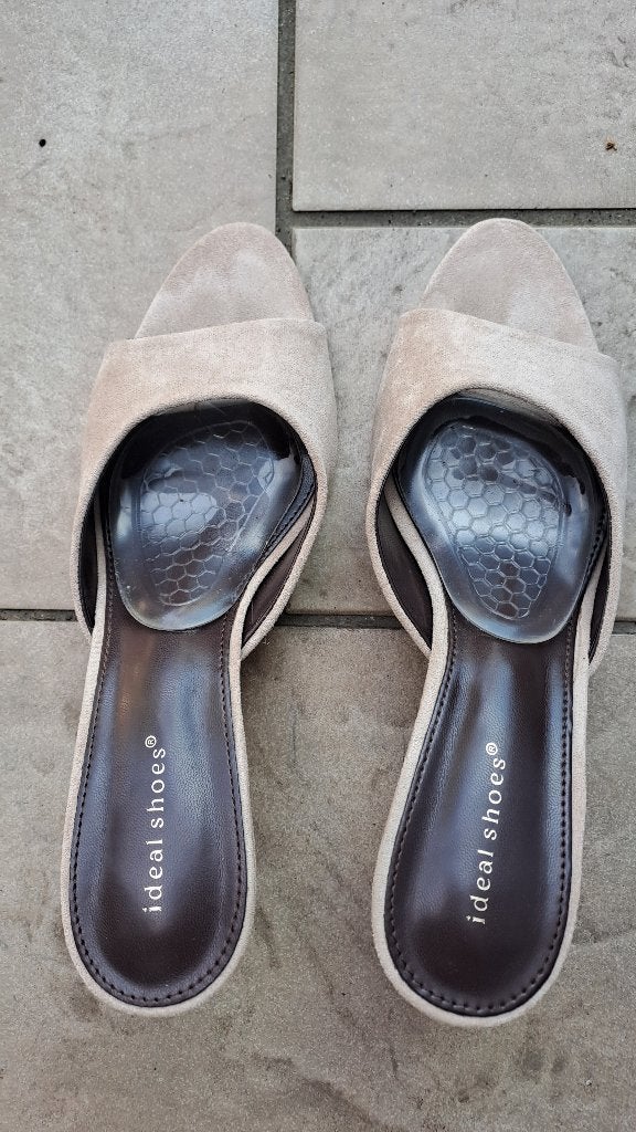 DAMES SCHOENEN, Beige, Zo goed als nieuw, Ophalen, Slippers