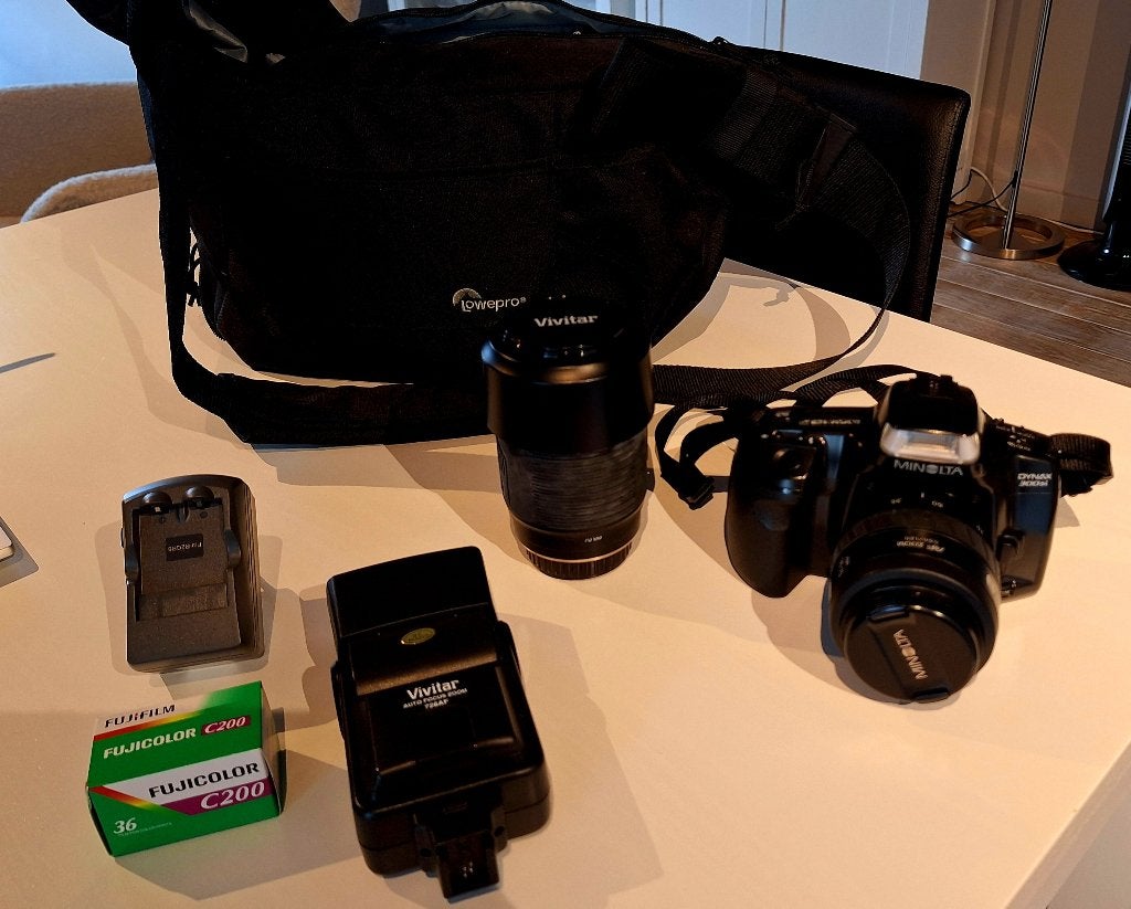 Appareil photo réflex Minolta Dynax 300si + objectifs etc., TV, Hi-fi & Vidéo, Enlèvement, Comme neuf, Minolta