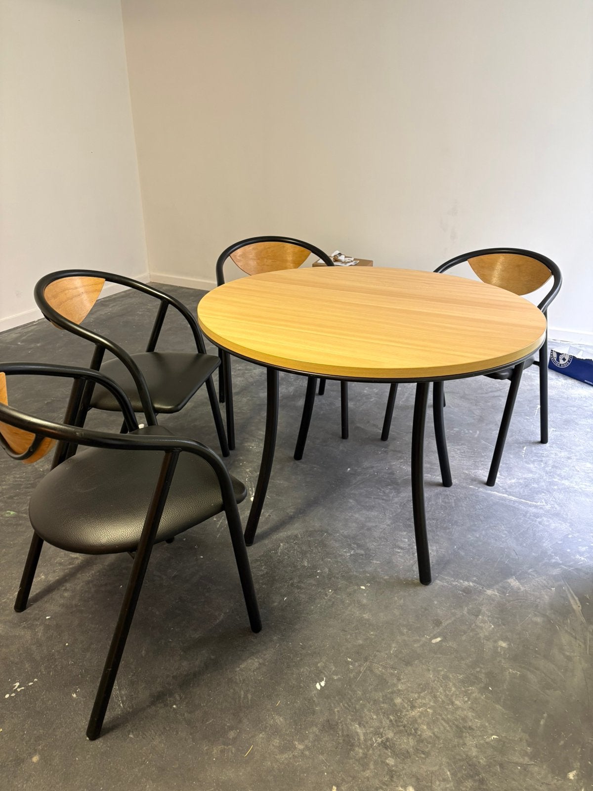 Tafel en 4 stoelen, Ophalen, Gebruikt, Zwart, Hout