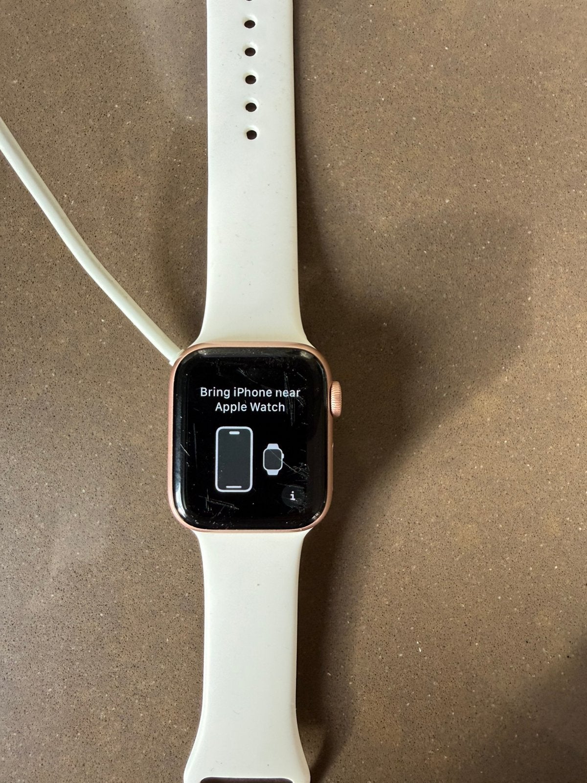 Apple watch 4 gold 40mm, Ophalen, Zo goed als nieuw